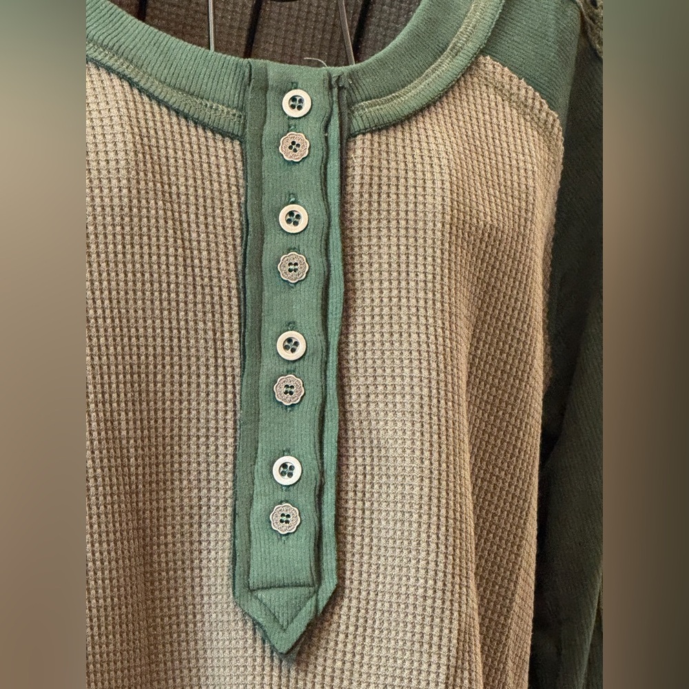 239 - POL Green and Crochet Women's Top - Picture 3 of 6